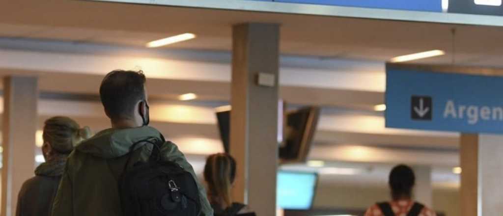 Financial Times destaca el &eacute;xodo de argentinos empobrecidos y sin futuro