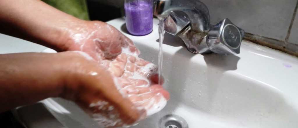Sin agua: sólo para lavarnos las manos usamos 53 millones de litros por día 
