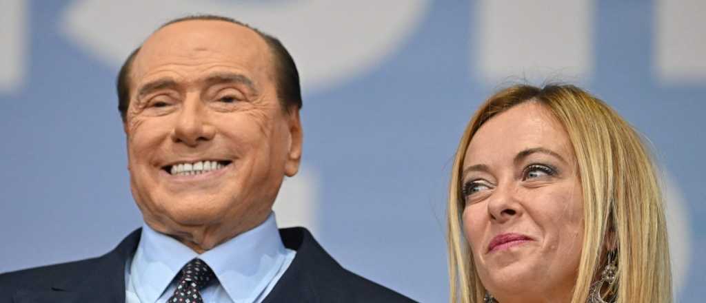 Meloni se re&uacute;ne con Berlusconi en medio de tensiones en la ultraderecha