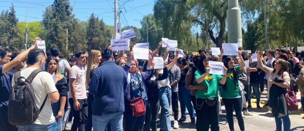 Estudiantes de la UNCuyo pidieron justicia por Lucía Masman