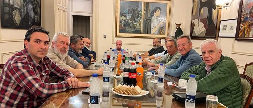 Pelearán vs. La Cámpora: la CGT y movimientos sociales armarán un frente