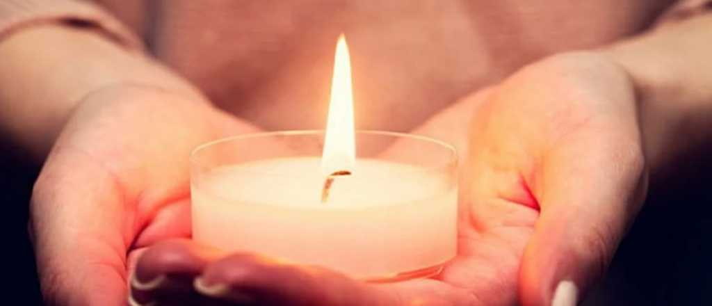 El ritual de poner un nombre en una vela: ¿qué significa?