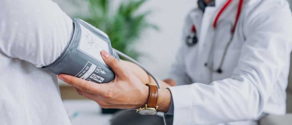 El Hospital Central realiza actividades para prevenir la hipertensión