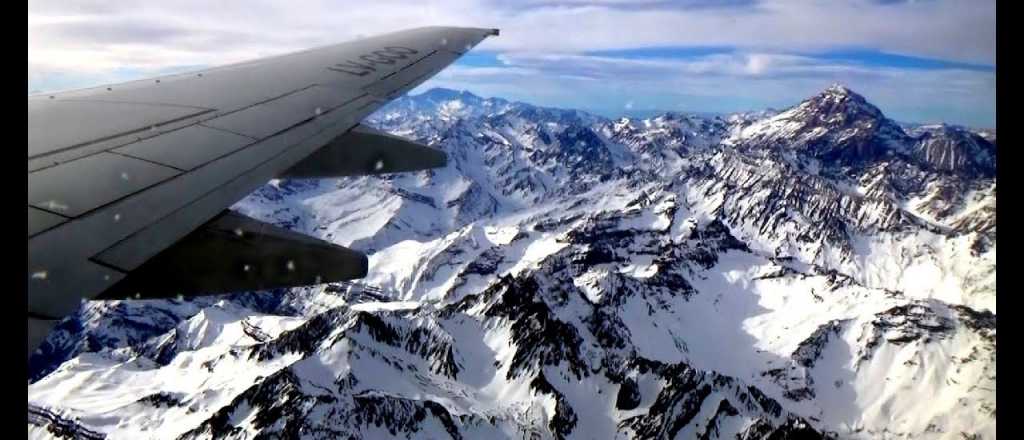 Video: cruz&aacute; la Cordillera de Los Andes de Mendoza a Chile, en un minuto
