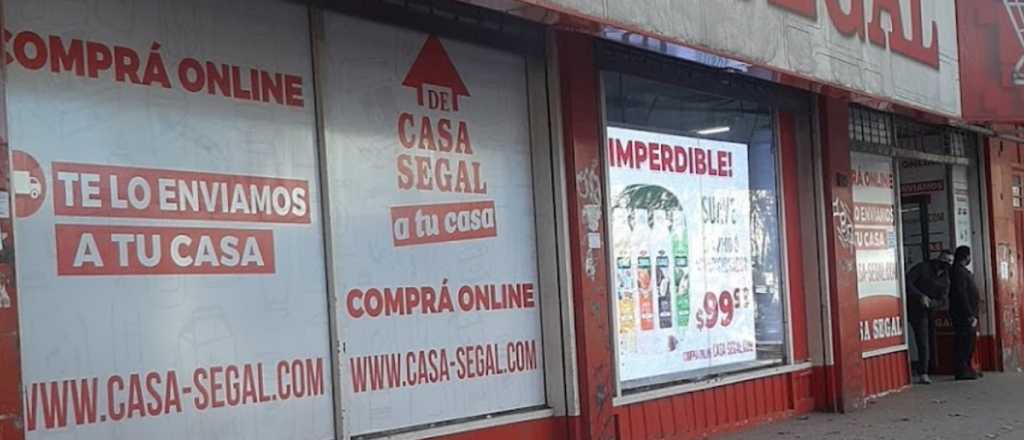 Otra multa a Casa Segal por vender mercader&iacute;a vencida