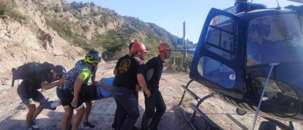 Rescataron en helicóptero a un ciclista que se golpeó en Luján y no podía moverse