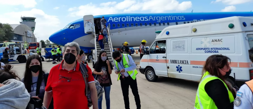 Los viajeros prefieren emitir vuelos de Aerolíneas Argentinas por agencia