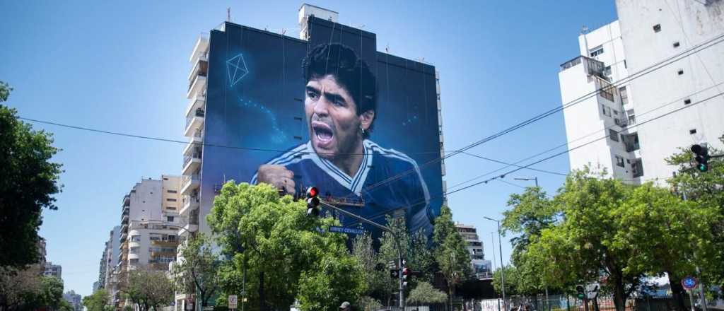 Maradona se inmortaliza en muros en el día de su cumpleaños 