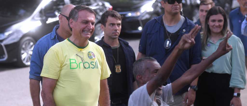 Bolsonaro votó y dijo que tiene "expectativas de victoria"