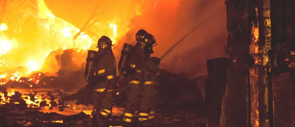 Se incendió una casa en Guaymallén: un joven tiene el 80% del cuerpo quemado