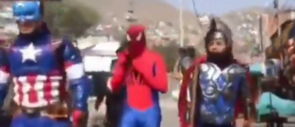 Videos: policías se disfrazaron de superhéroes para atrapar a narcos