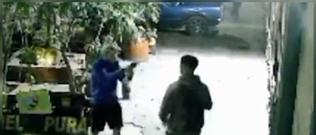 Video: le pegaron dos tiros para robarle el celular en Godoy Cruz