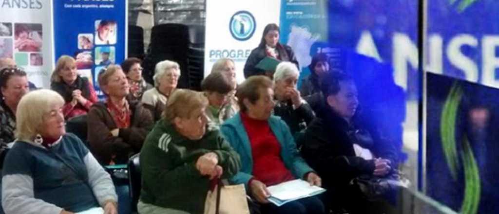 Qui&eacute;nes cobran jubilaciones, AUH, aumento, bono e IFE este viernes