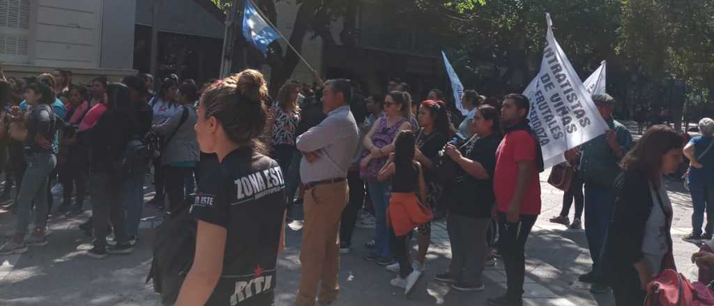 Contratistas de vi&ntilde;as pidieron asistencia de la provincia en la Legislatura