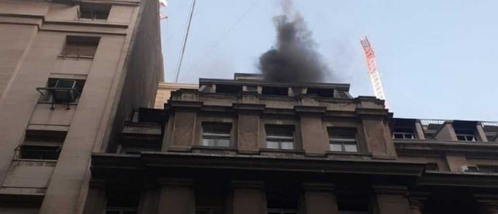 Toda una iron&iacute;a: se prendi&oacute; fuego el Ministerio de Econom&iacute;a de la Naci&oacute;n