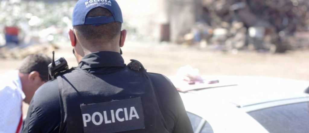 Un hombre chocó un auto en Tunuyán y golpeó al policía que lo detuvo