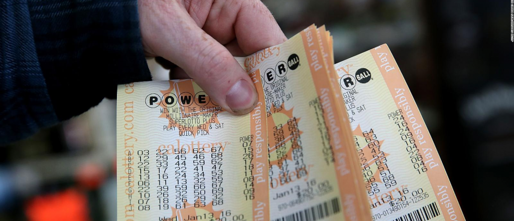Un hombre ganó la cifra más alta de la historia de la lotería de EE.UU.