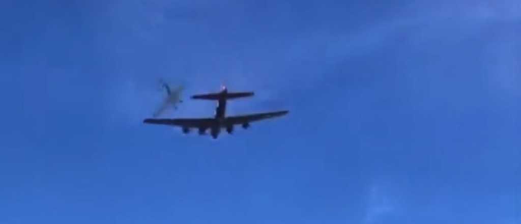 Videos: dos aviones chocaron en pleno vuelo en Dallas en un festival