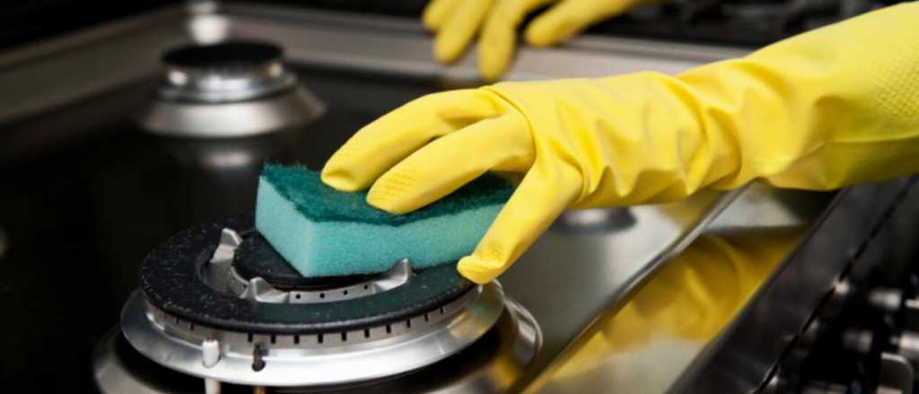 El truco casero para limpiar las hornallas de la cocina y dejarlas inmaculadas