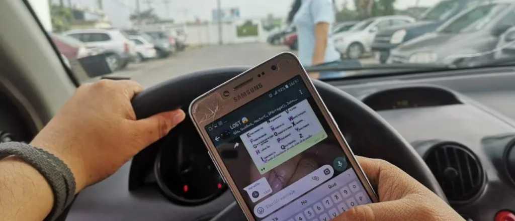El celular al volante, entre las principales causas de accidentes en Argentina