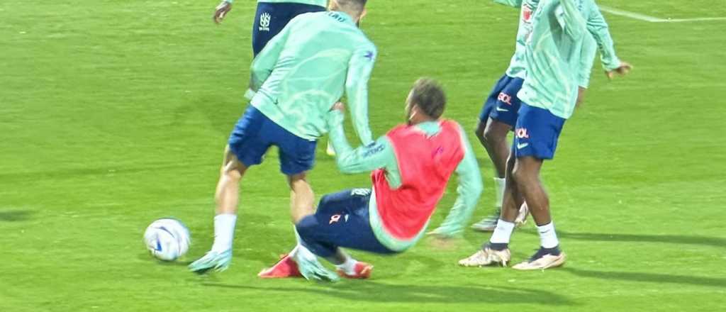 La brutal patada de Neymar a un compa&ntilde;ero en un entrenamiento