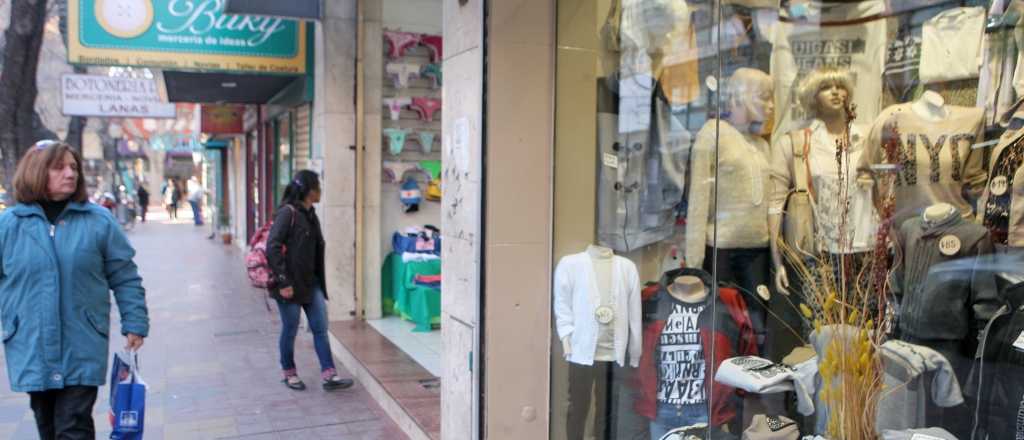 Empresarios de Mendoza desobedecen el feriado y abren los comercios
