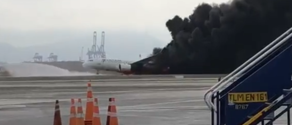 Impactante accidente de un avión con un camión de bomberos en Perú