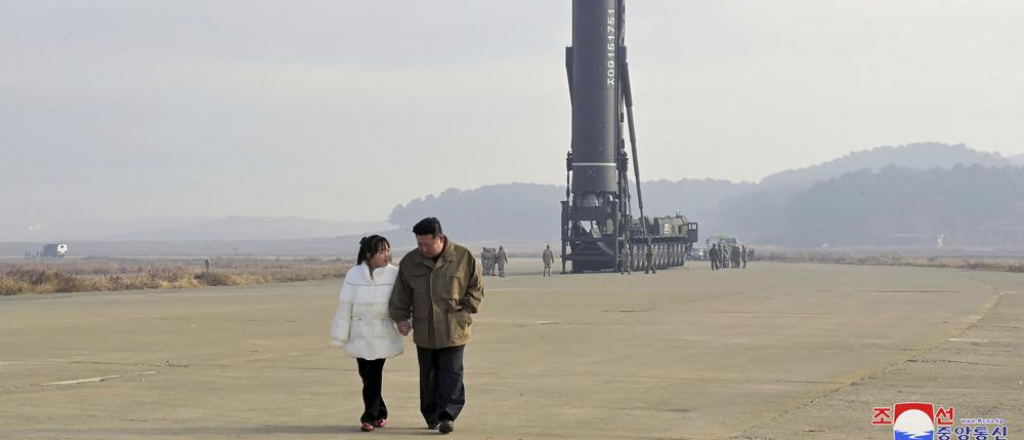 La insólita "presentación en sociedad" de la hija de Kim Jong Un: lanzaron misiles