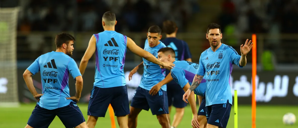 Argentina entrenó previo al debut con una ausencia
