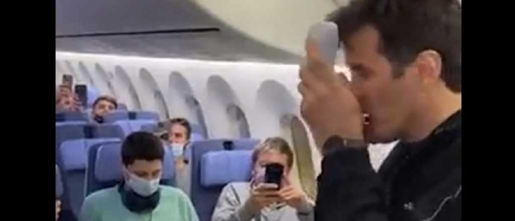 ¡Piel de gallina!: el video de Ciro tocando el Himno en un vuelo a Qatar