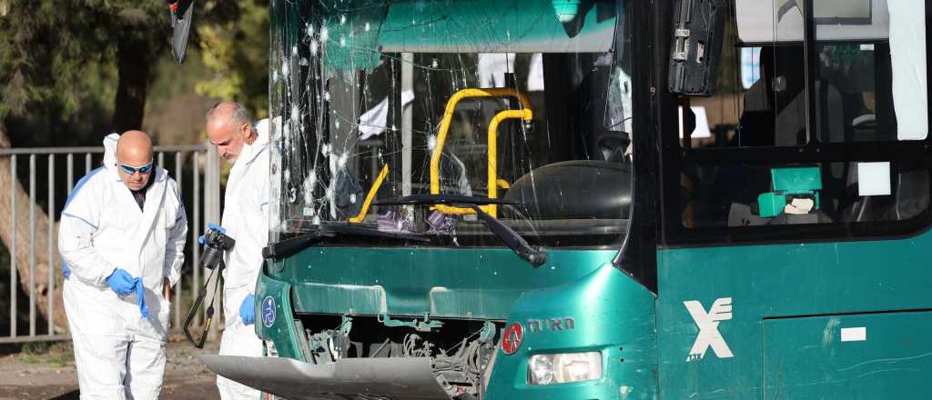 Al menos un muerto y 20 heridos por dos explosiones en Jerusal&eacute;n