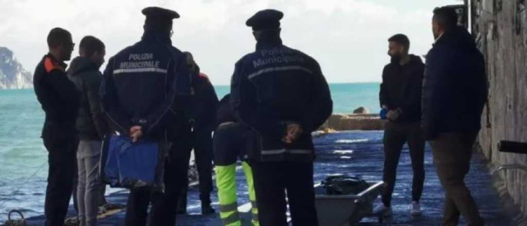 Una argentina muri&oacute; por una ola en Italia cuando se sacaba una selfie