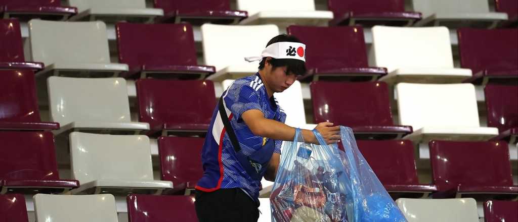 El gran gesto de japoneses en el estadio: "Nunca dejamos basura"