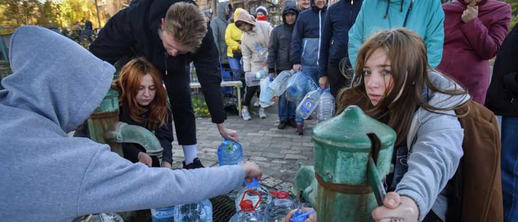 Gran parte de Ucrania sigue sin luz ni agua tras ola de ataques rusos