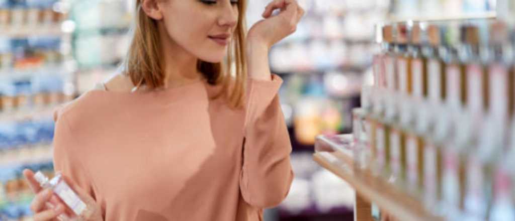Truco viral: &iquest;C&oacute;mo hacer para que el perfume dure todo el d&iacute;a?
