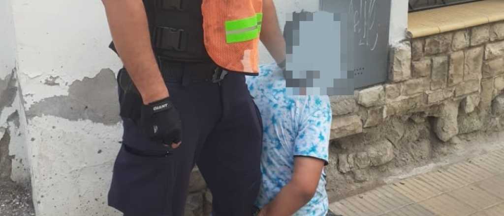 Un chico le rob&oacute; una bici a un joven y fue detenido con un arma en Guaymall&eacute;n