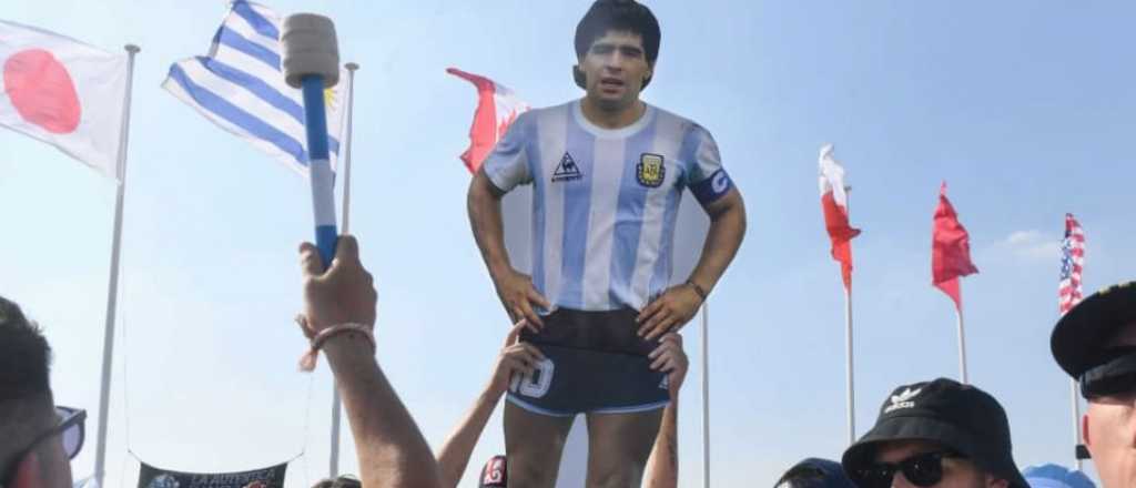 La hinchada argentina ovacionó a Maradona en el estadio Lusail