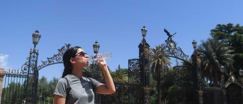 Martes caluroso y h&uacute;medo con tormentas en algunos departamentos