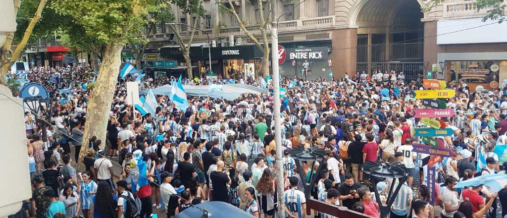 Locura en Mendoza por la clasificación de Argentina a octavos