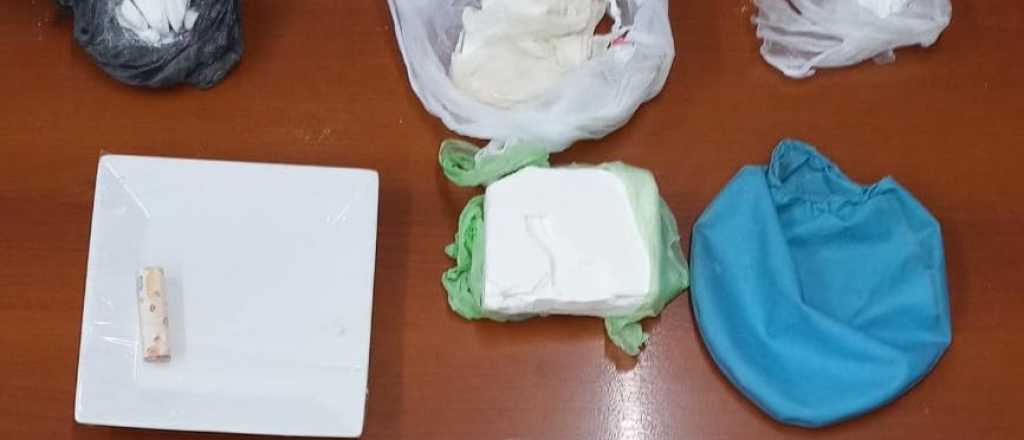 Cay&oacute; un dealer con casi 4 kilos de coca&iacute;na en Guaymall&eacute;n