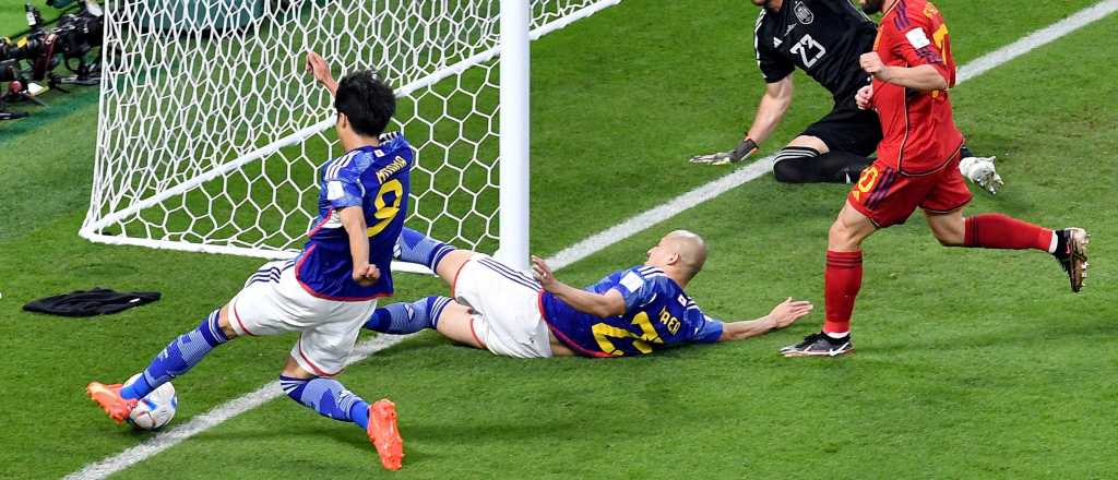 Incre&iacute;ble: aseguran que la pelota del gol de Jap&oacute;n no sali&oacute; por 1,88 mil&iacute;metros