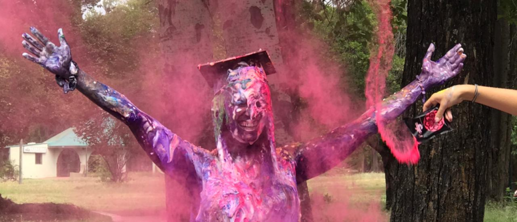 Pelo violeta por los festejo al egresar: &iquest;qu&eacute; hago?