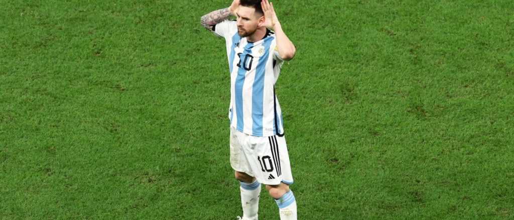 Messi anotó de penal e igualó el récord de Batistuta