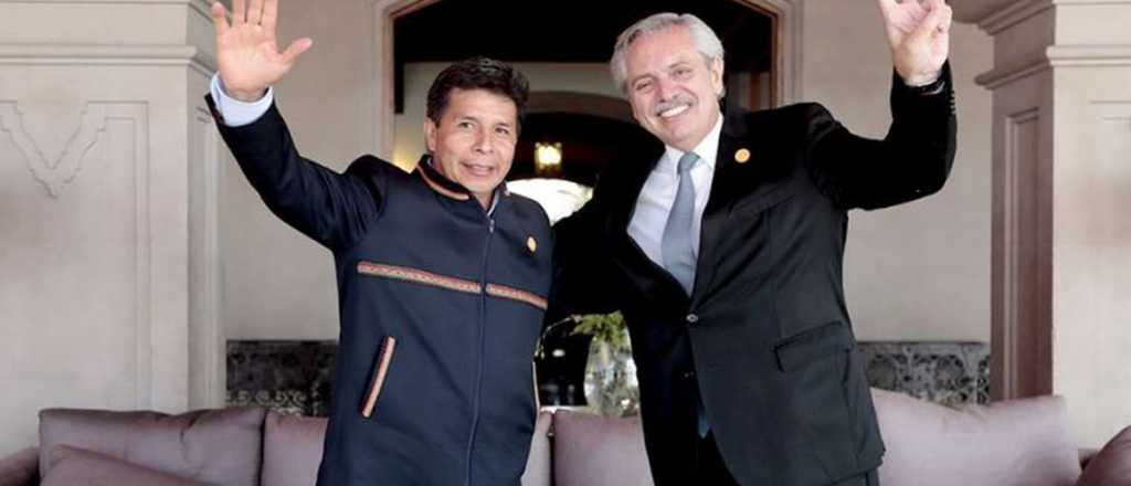 Argentina "banca" a Castillo a pesar de casi convertirse en dictador en Perú