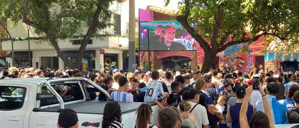 Pantalla gigante y locura mendocina por el partido de la Selecci&oacute;n