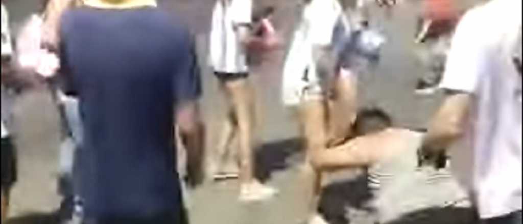 Video: un vecino de Tunuyán atacó a dos mujeres y casi lo linchan