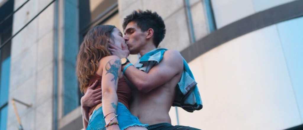 Amor manija: se conocieron sobre un sem&aacute;foro en los festejos y naci&oacute; la pasi&oacute;n