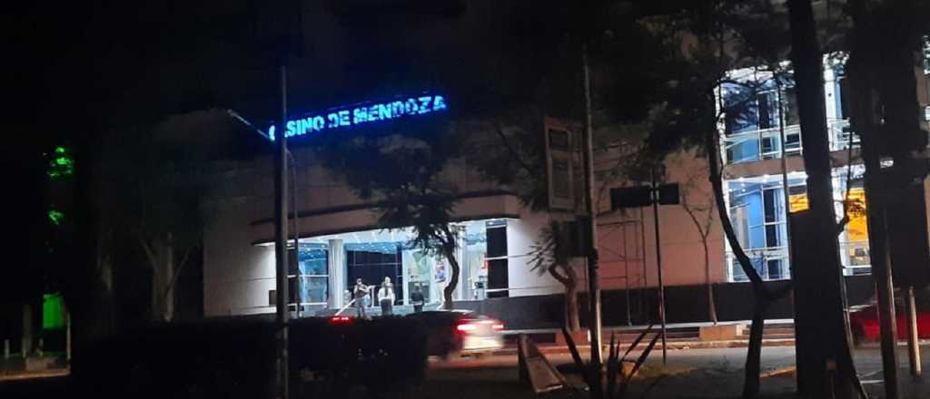 Un adorno navide&ntilde;o habr&iacute;a provocado el apag&oacute;n en Mendoza 