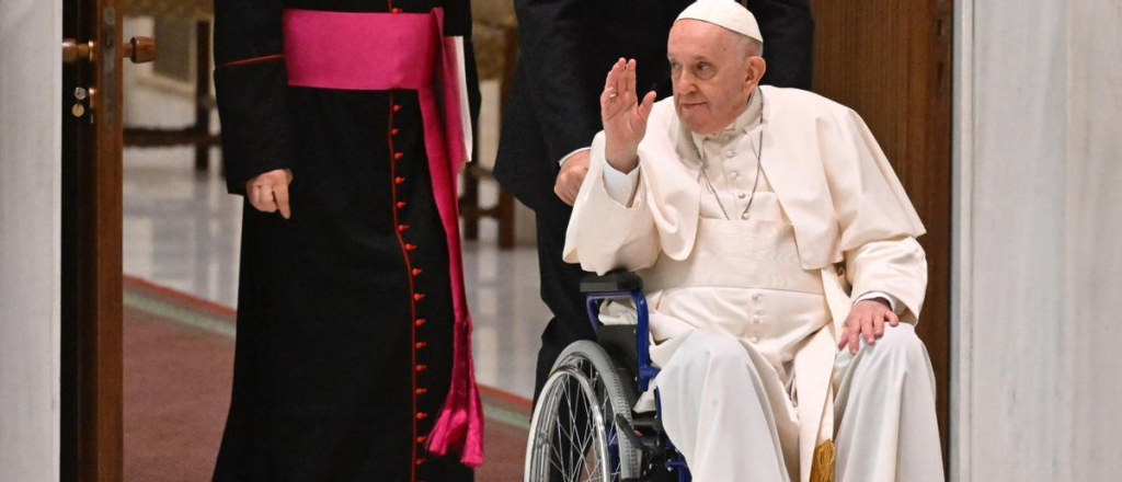 Francisco firmó la renuncia por si su salud no le permite seguir como Papa