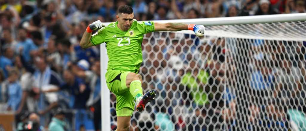 Las atajadas de Dibu Mart&iacute;nez que valen el Mundial